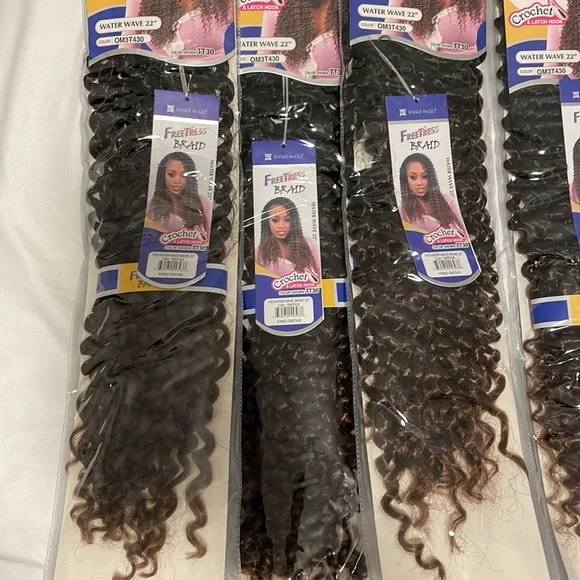 Freetress water wave hair - Picture 3 of 3